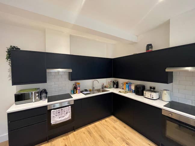 SW17-Ensuite in 20'S Home- 6 Mins to Tooting Stn Main Photo