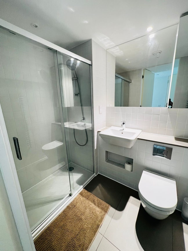 Room in a Shared Flat, professional only Main Photo