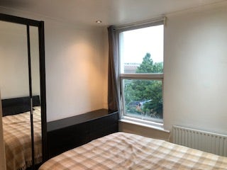 1 dbl room in large 3-bed flat from 14 November  Main Photo