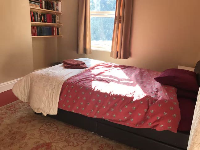 Lovely bright room in central Stockport Main Photo