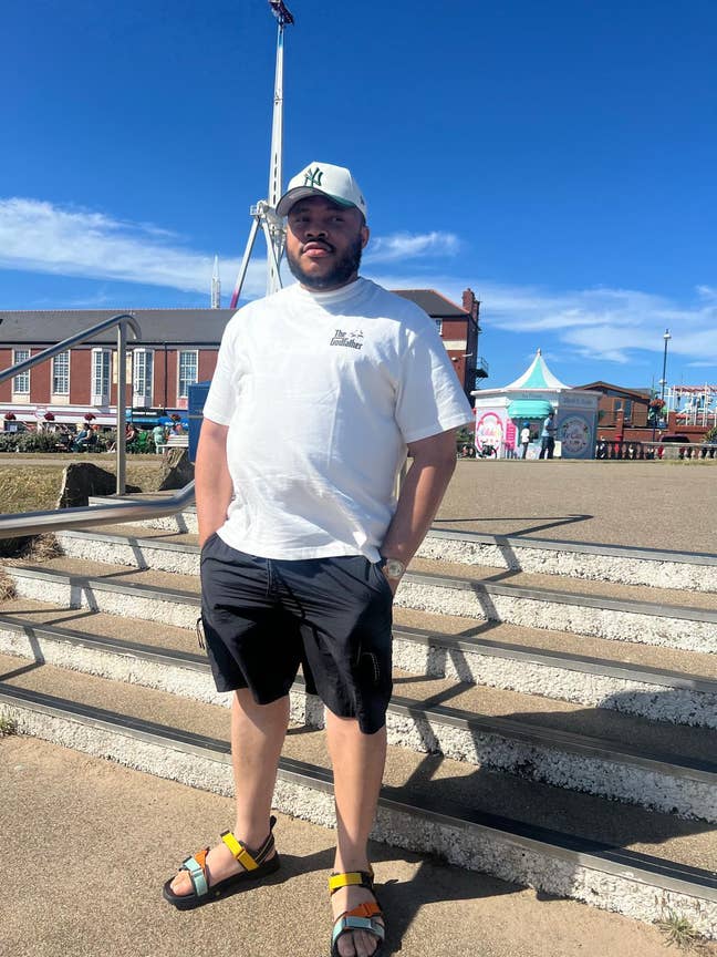 Hey! I’m 37, a laid-back guy working weekd... Main Photo