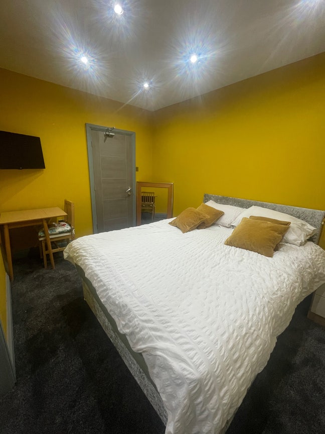 En-suite room, Droylsden, 15mins to City/ctr Main Photo