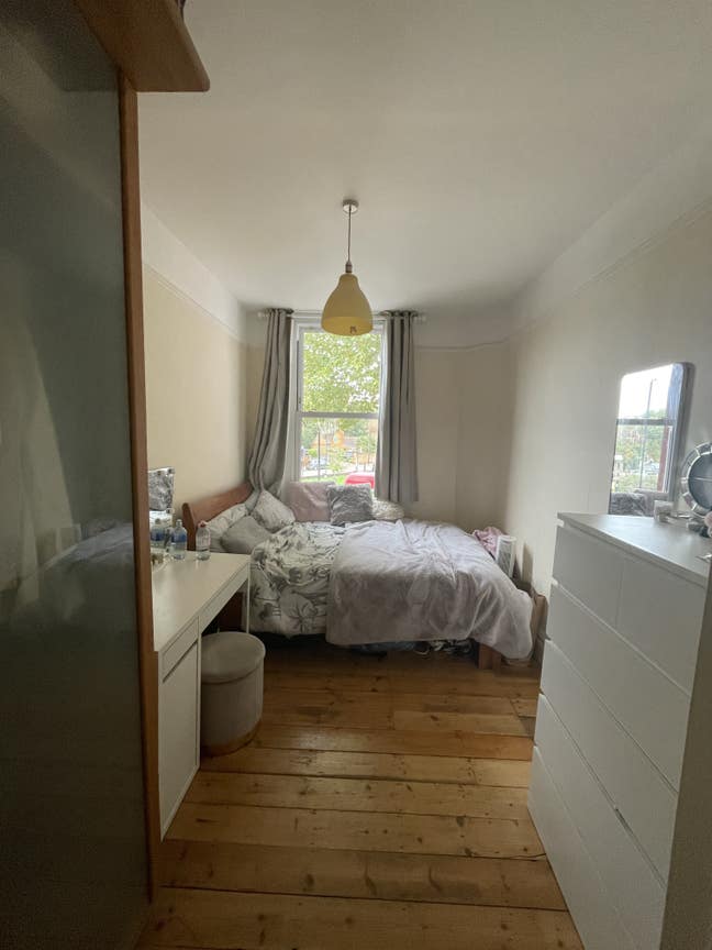Double room available in Clapham South Main Photo