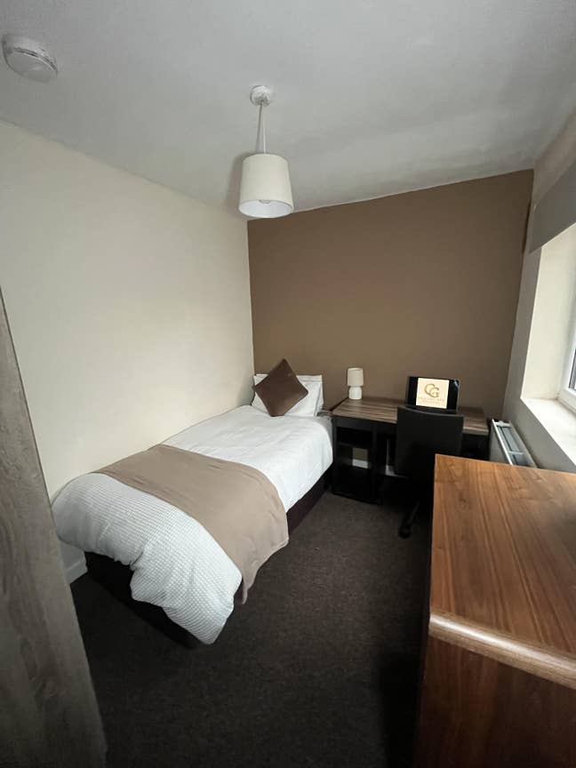2 Rooms Left!!! Luxury Oxford Rooms-Ridgefield Rd Main Photo