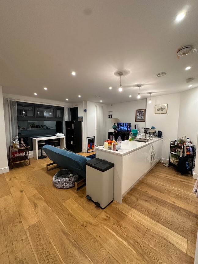  2bed-2bath  flat-acton  central  💃🏻girls preferred x
 Main Photo