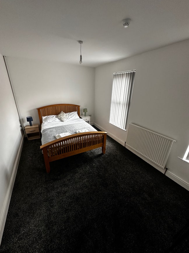 3 rooms Available for immediate move in L15 1HF Main Photo
