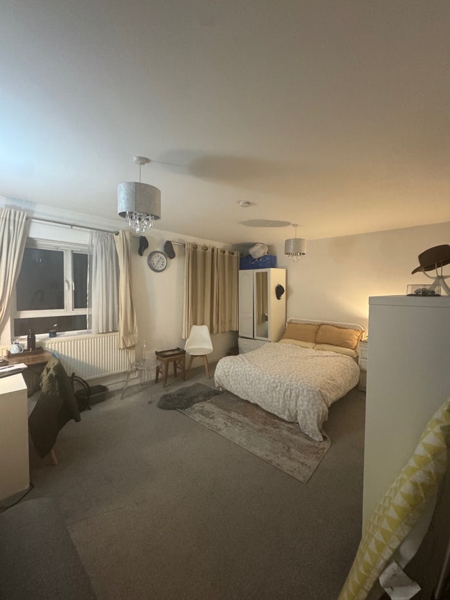 Large room in flat in mornington crescent Main Photo