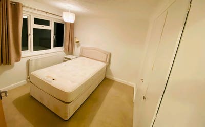 Lovely warm, renovated double room Main Photo