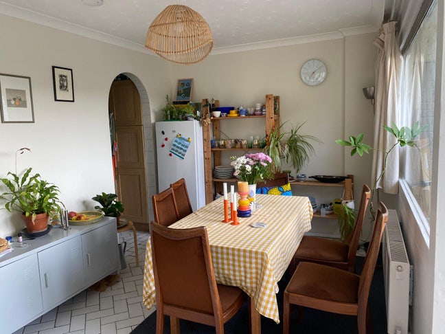 Room to rent in creative house  Main Photo