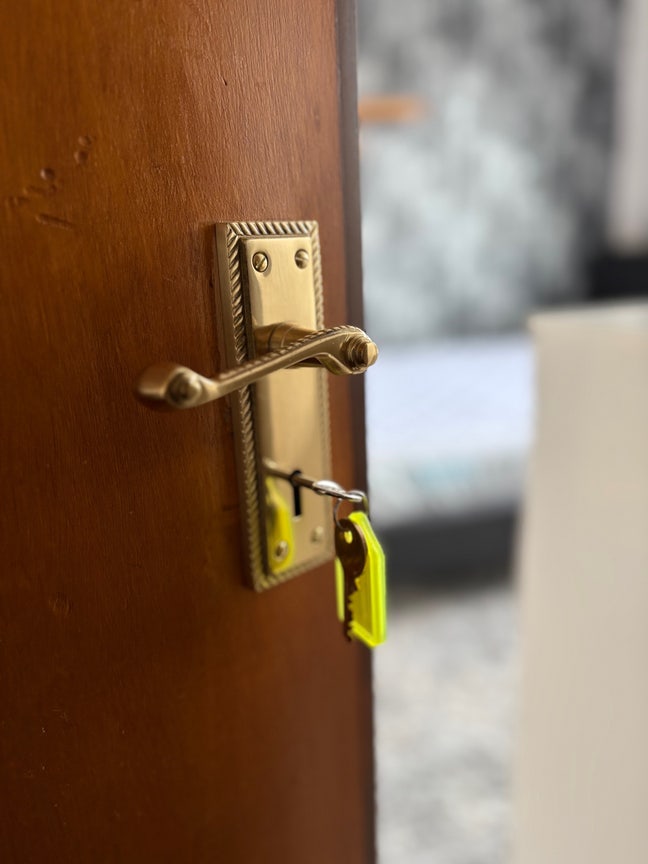  Room for Rent – Great Location! ✨  Main Photo
