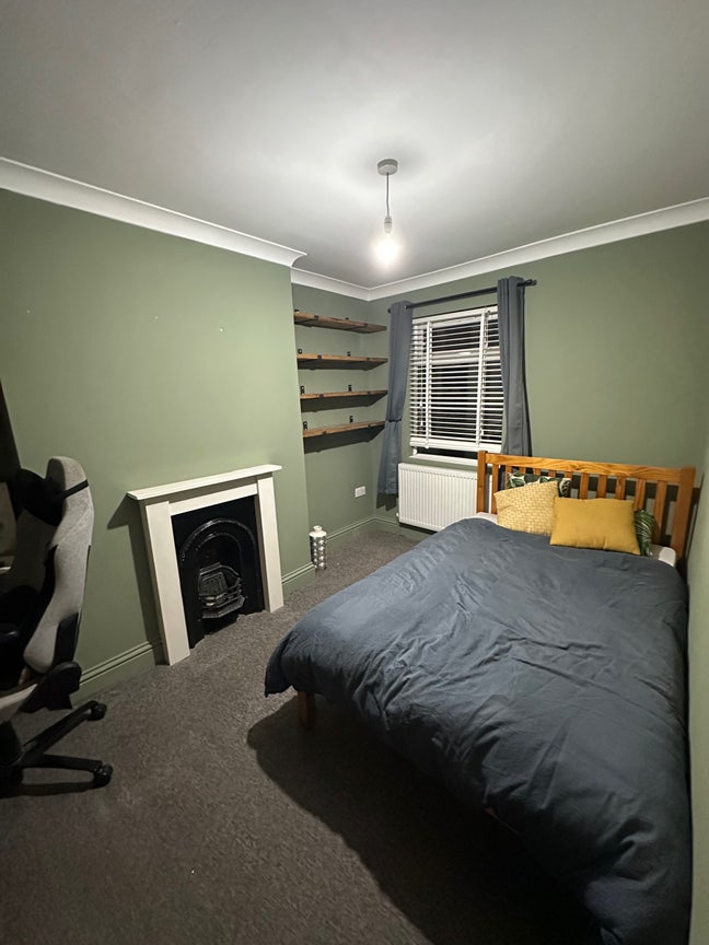 Double Room in House in Hither Green Main Photo