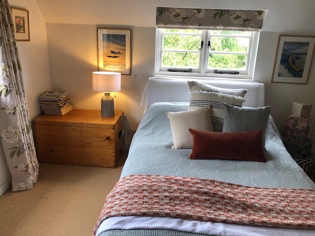 Peaceful Double Guestroom in Countryside Cottage Main Photo