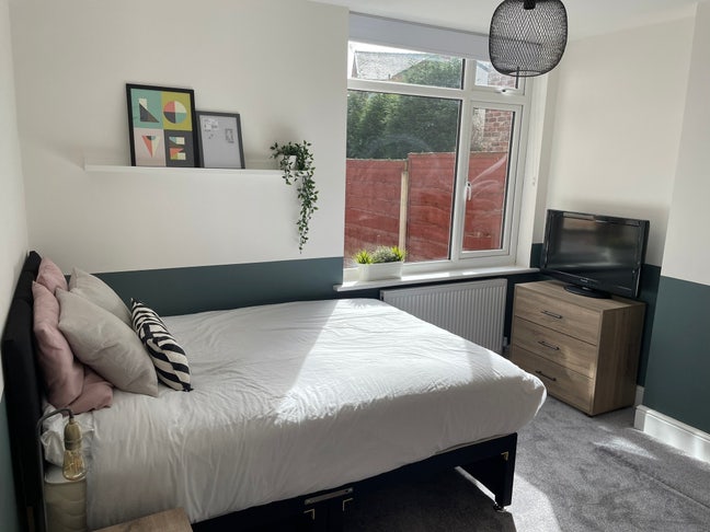 En-suite Double Room in great house share Main Photo