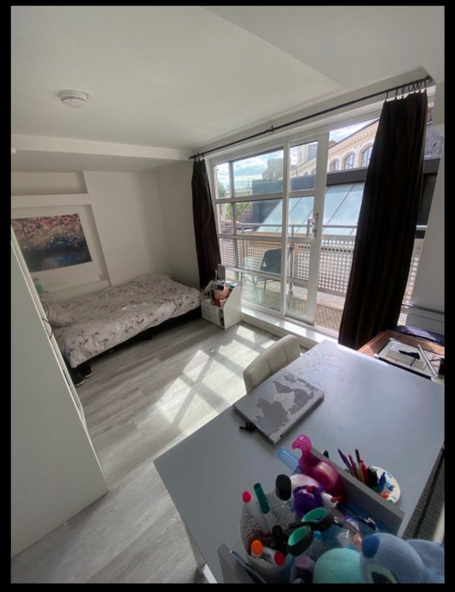 One double bedroom in Kentish Town Main Photo