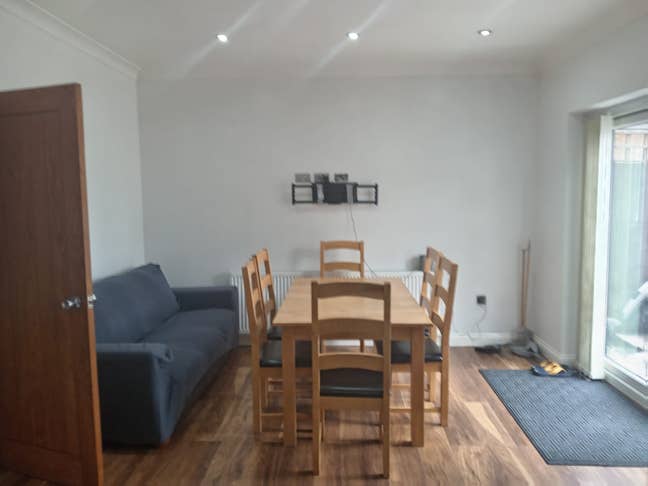 Double bedroom to rent Main Photo