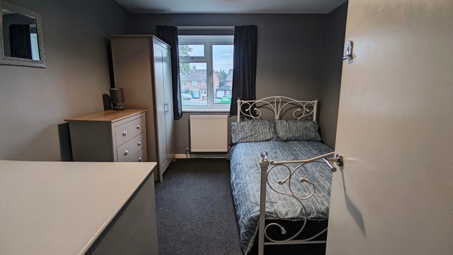 Double Room to Rent inc. Bills Crawley Town Centre Main Photo