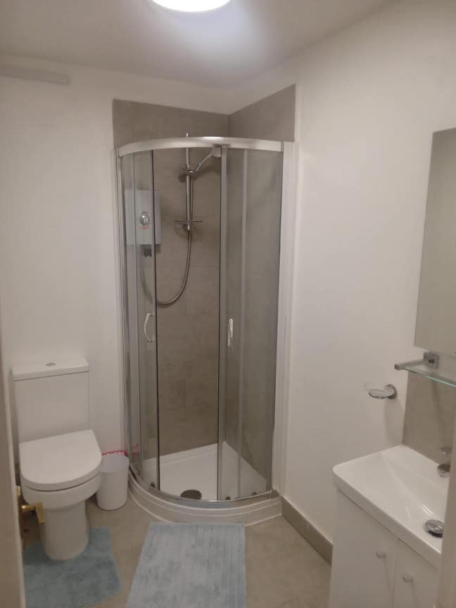 Ensuite . Maisonette Main Photo