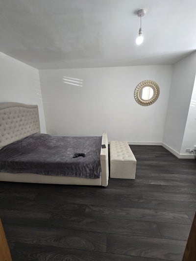 Large brand new studio flat bills included Main Photo