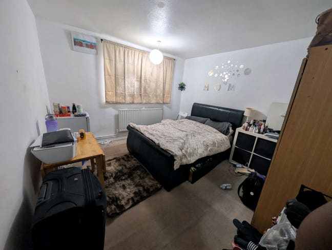 Furnished Double room available for immediate move Main Photo