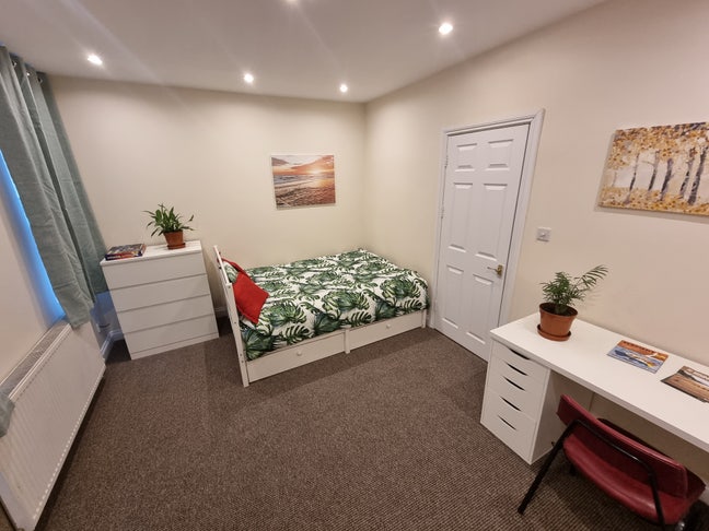 Large double room for rent  Main Photo