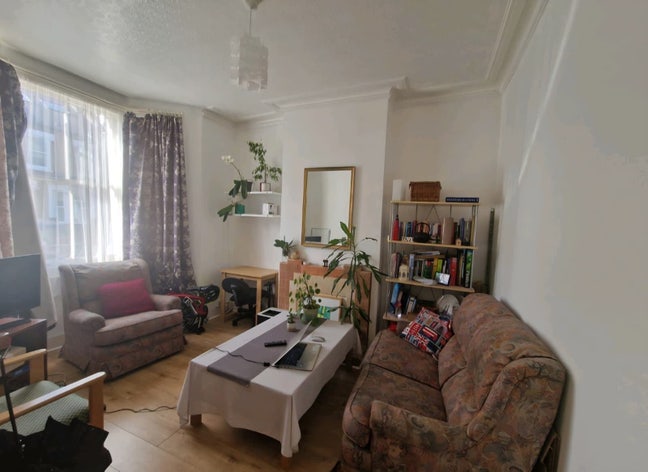 Lovely room available in November Main Photo