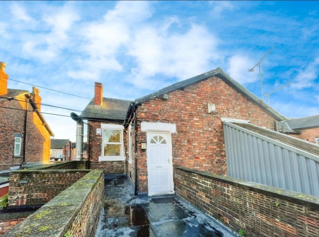 Room for Rent on Palatine Road – King Bed + Bills  Main Photo