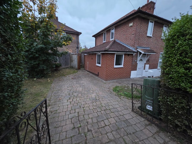 🏡 Welcome to Your New Home in Bromley (BR1 5LN) Main Photo
