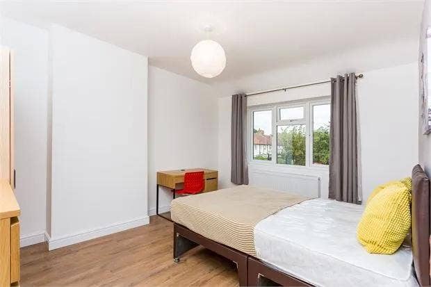 🏡 Welcome to Your New Home in Bromley(BR1) Main Photo