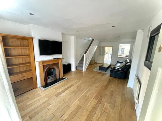 Double room for rent in TW3 Area  Main Photo