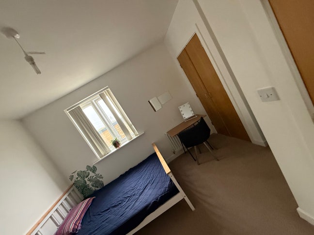 Double room 8 mins walk to nearest station Main Photo