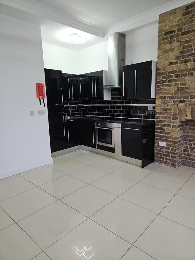 2 Bed Flat with  2Bthrooms in Great location  Main Photo