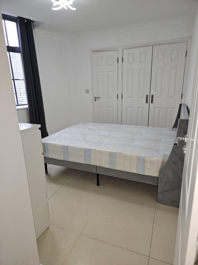 Double room in a 2bed  Flat Main Photo
