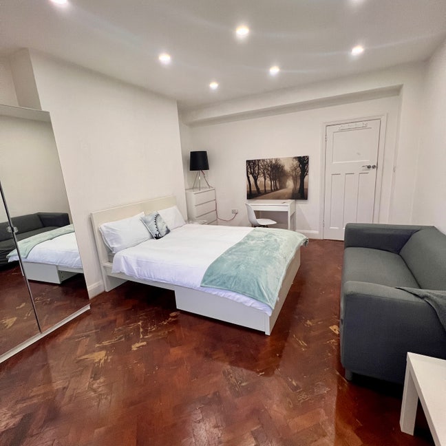 First Week Free* 2 Huge rooms 5 mins London Bridge Main Photo