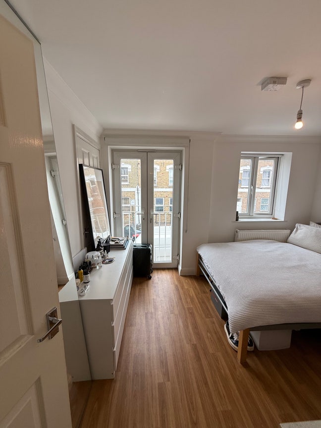 Double Room in Furnished House (Roof Terrace!) Main Photo
