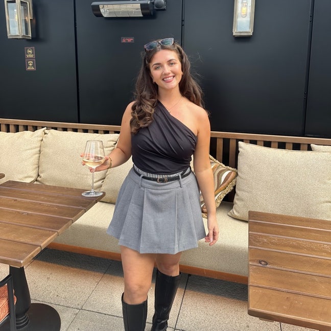 26 year old professional seeking flat/house share Main Photo