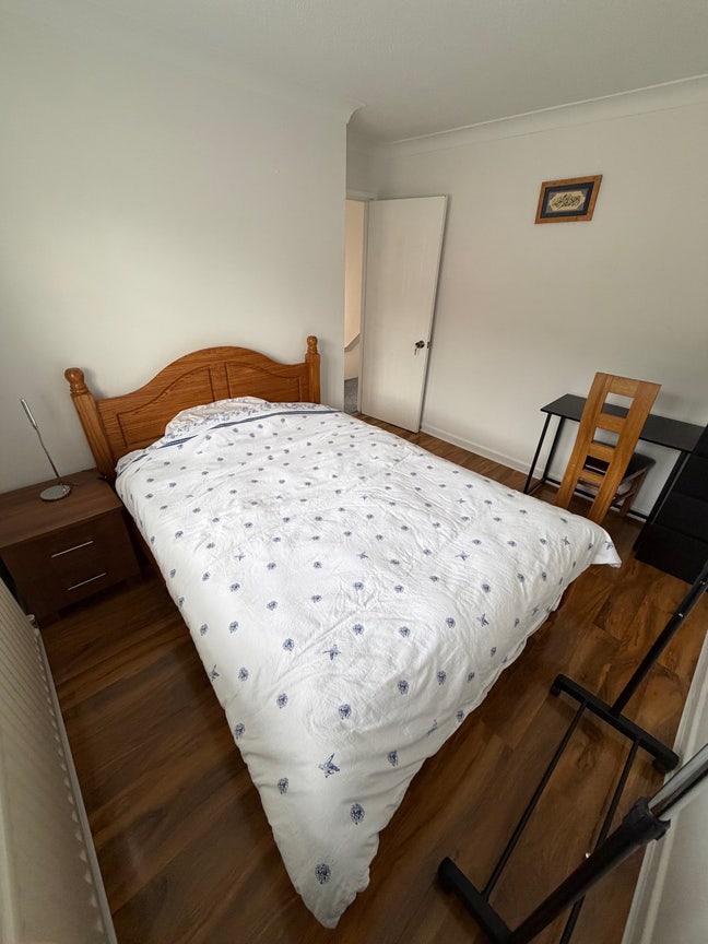Spare double bedroom available in detached home  Main Photo