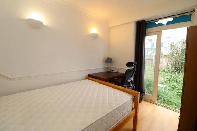 Last  room with private garden - Bethnal Green E2 Main Photo
