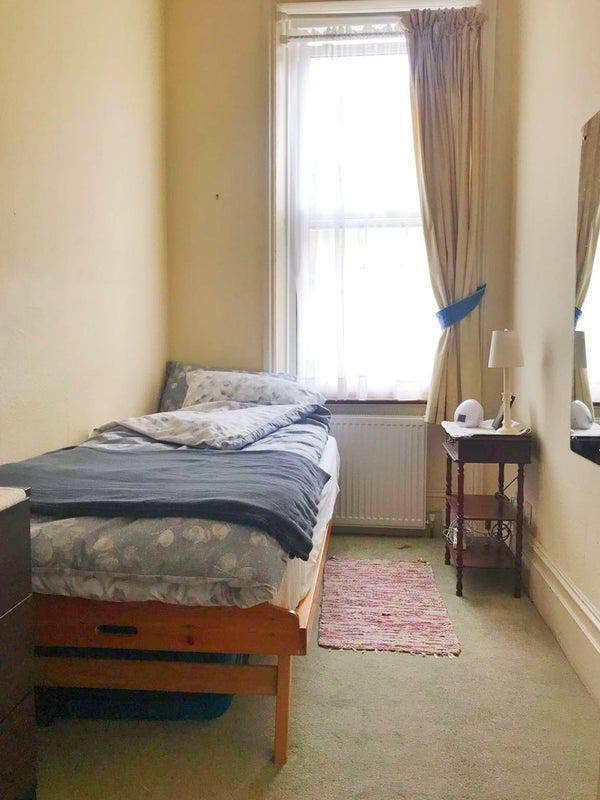 South Facing Warm Single Room - Queen's Park Main Photo