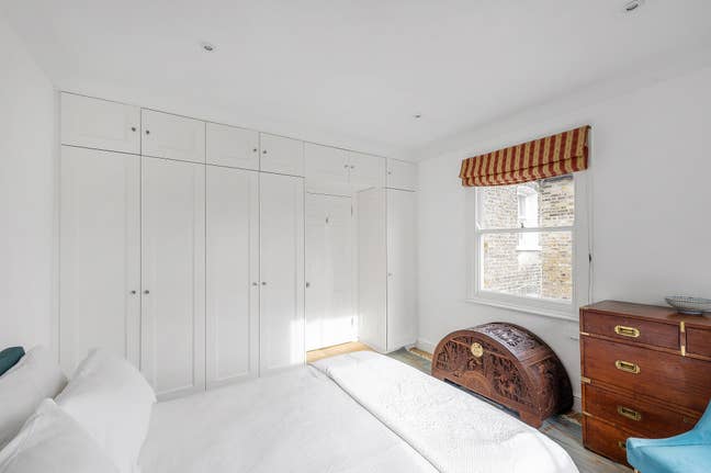 Beautiful light filled apartment Main Photo