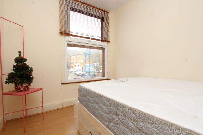 Last affordable rooms in Bow Road E3 to move ASAP Main Photo
