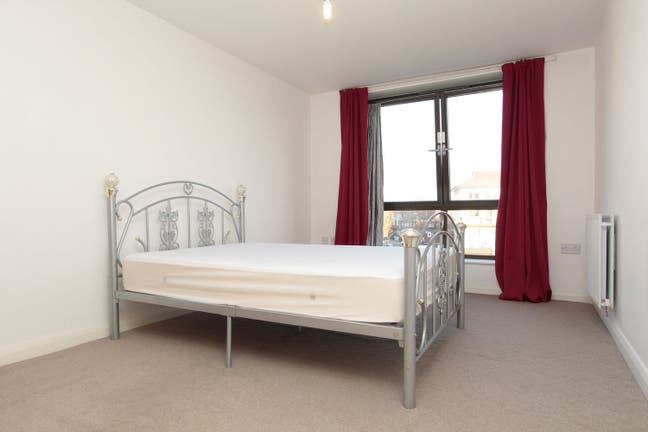 Affordable room for couple in Custom House E16 Main Photo