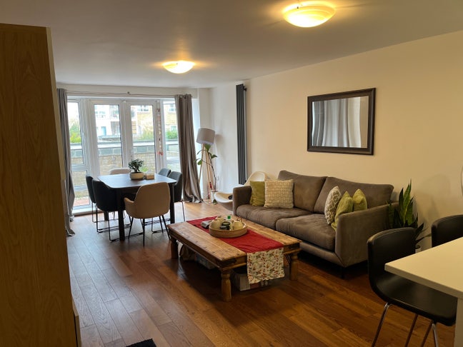Room in Riverside Apartment | Gym, Pool, Sauna  Main Photo