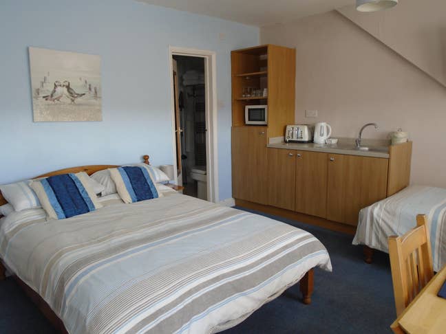Large room Couple or 2 sharing Winter let Main Photo
