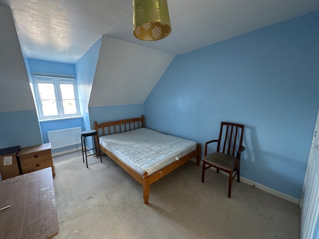 Large En-suite Double Room in Modern Home Main Photo