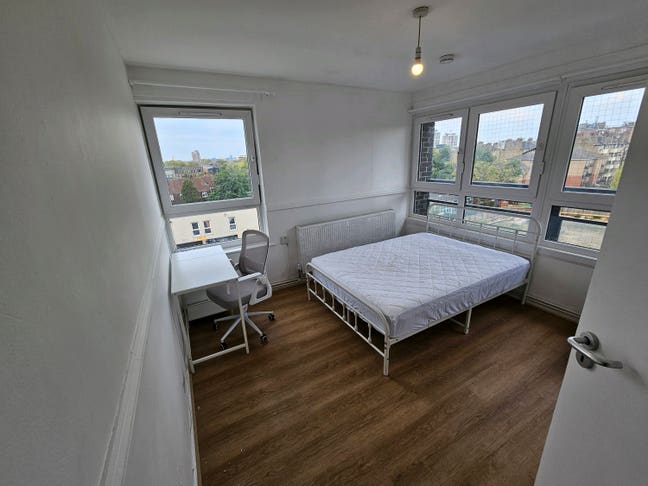 New flat in SE5 - close to transport Main Photo