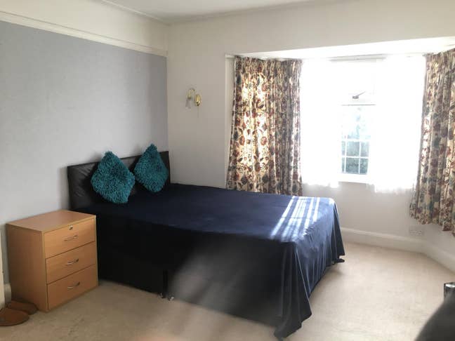 Large master double bedroom in Surbiton KT5 Main Photo