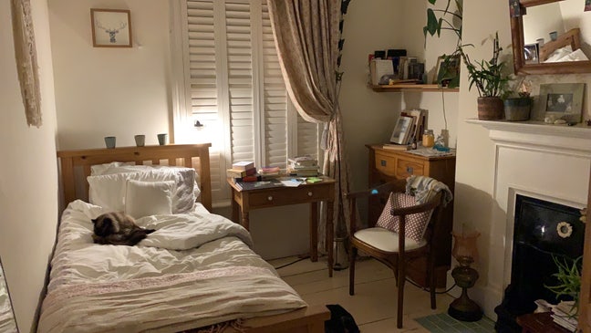 Single Room in family home Main Photo
