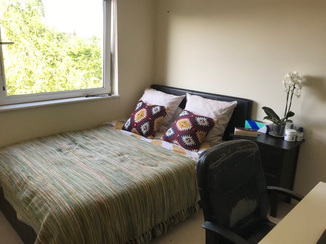 Double bedroom - 7 mins to Brixton - gated mews! Main Photo