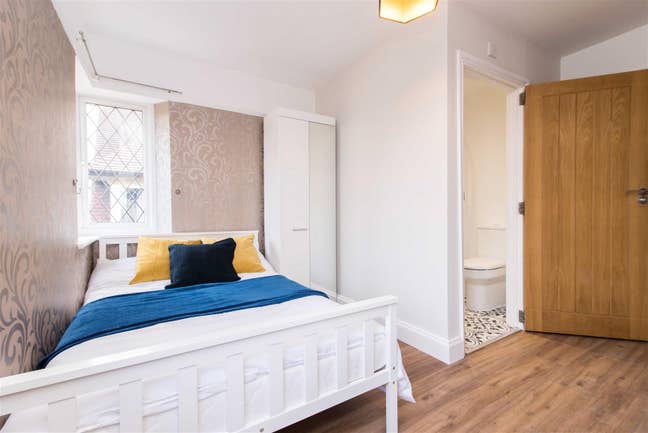 Deposit Free Option Available En-Suite Room Main Photo