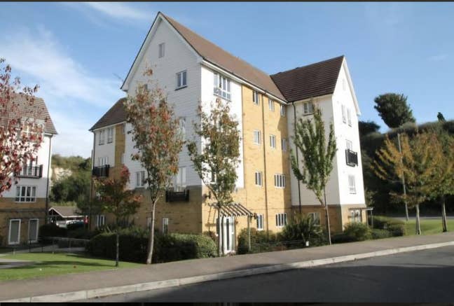 Flat available for rent in Gravesend  Main Photo